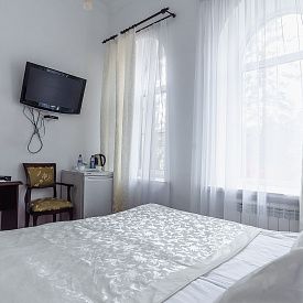 «Шаляпинъ» пансионат кисловодск Стандартный 2-местный улучшенный №1 в корп. А (двуспальная кровать)