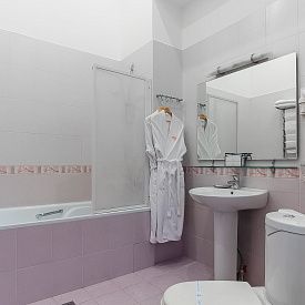 «Шаляпинъ» пансионат кисловодск Люкс Luxury suit в корп. Б (№1, 3, 6, 8, 11) - двуспальная кровать