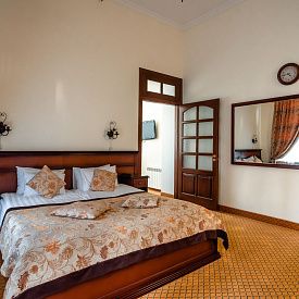 «Шаляпинъ» пансионат кисловодск Люкс Luxury suit в корп. Б (№1, 3, 6, 8, 11) - двуспальная кровать