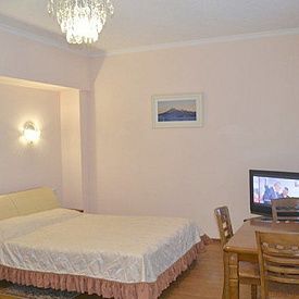 Родник Люкс 2-местный 2-комнатный семейный б/балкона