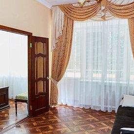 Родник Люкс 2-местный 3-комнатный с балконом