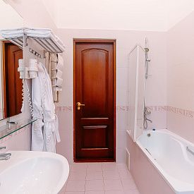 «Шаляпинъ» пансионат кисловодск Студио 1 комнатный 2-местный номер с двуспальной кроватью (№10 к.Б)